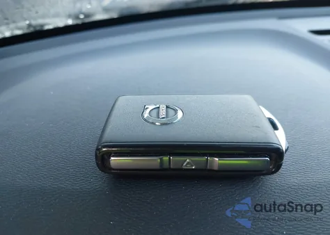 2022 Volvo Xc40 T5 R-Design из США, поврежденный, VIN YV4162UM7N2642168